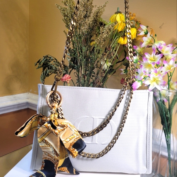 Dior - Picture 3 of 12